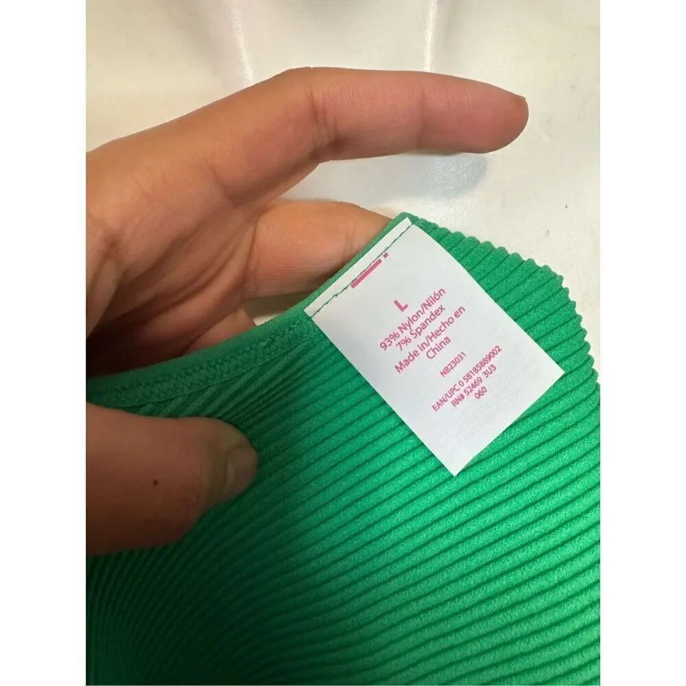 Green tank top - Picture 4 of 6